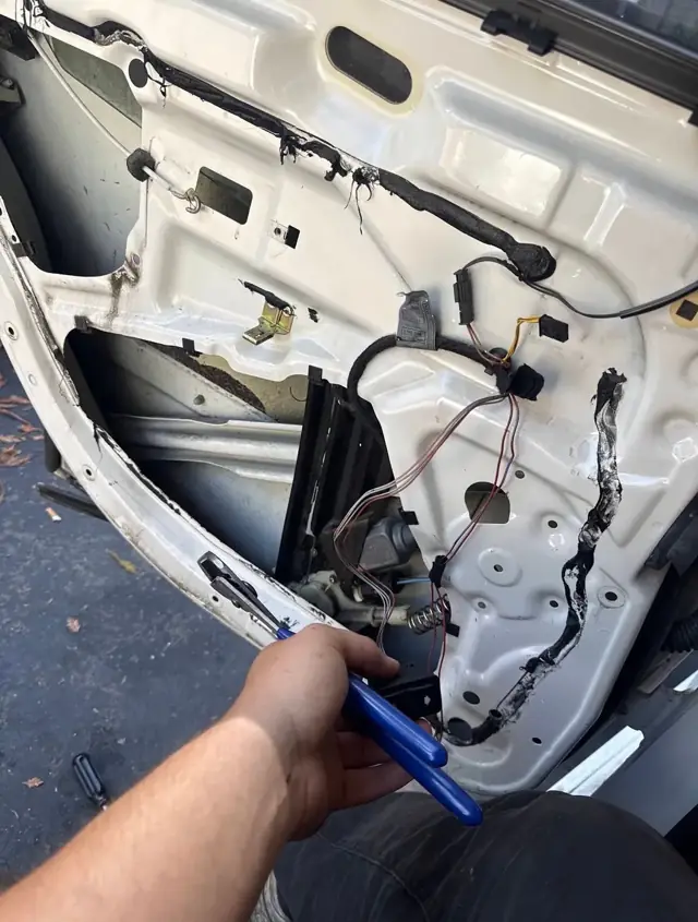 Power window regulator replacement, door panel off